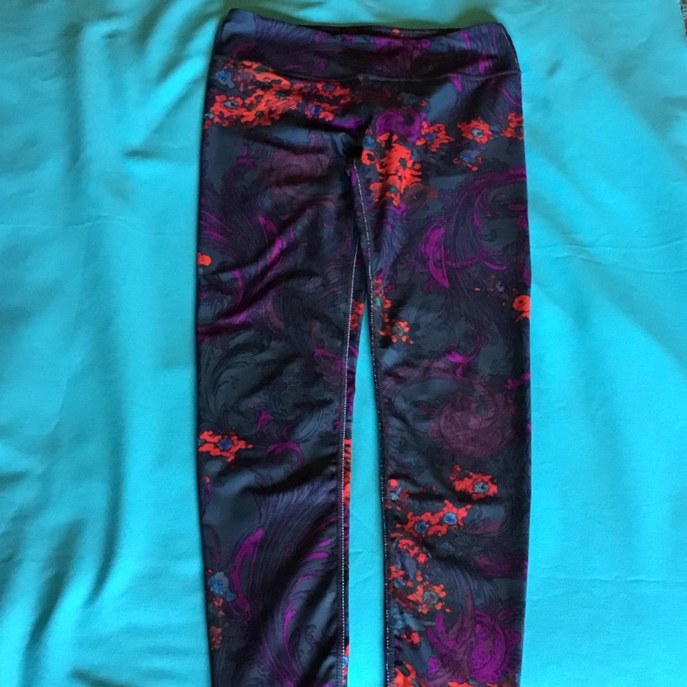 Fabletics Patterned Leggings - Picture 2 of 3